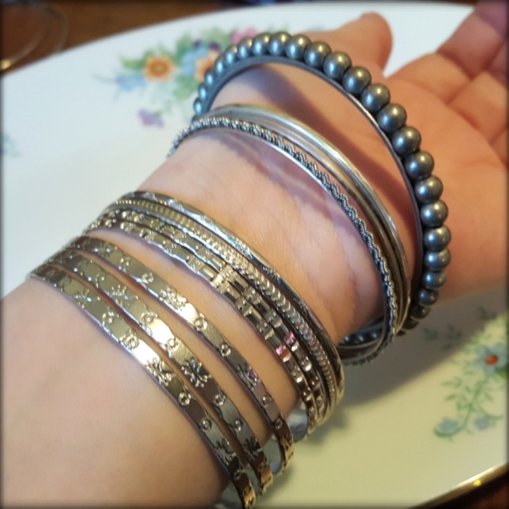 ⬇️ 10 Silver Bangles + 1 Gray Beaded Bracelet - Picture 2 of 4